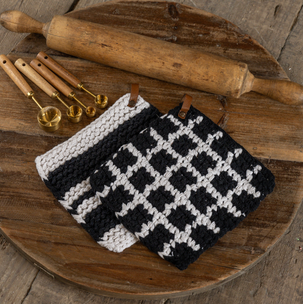 BLACK & WHITE KNIT POTHOLDERS