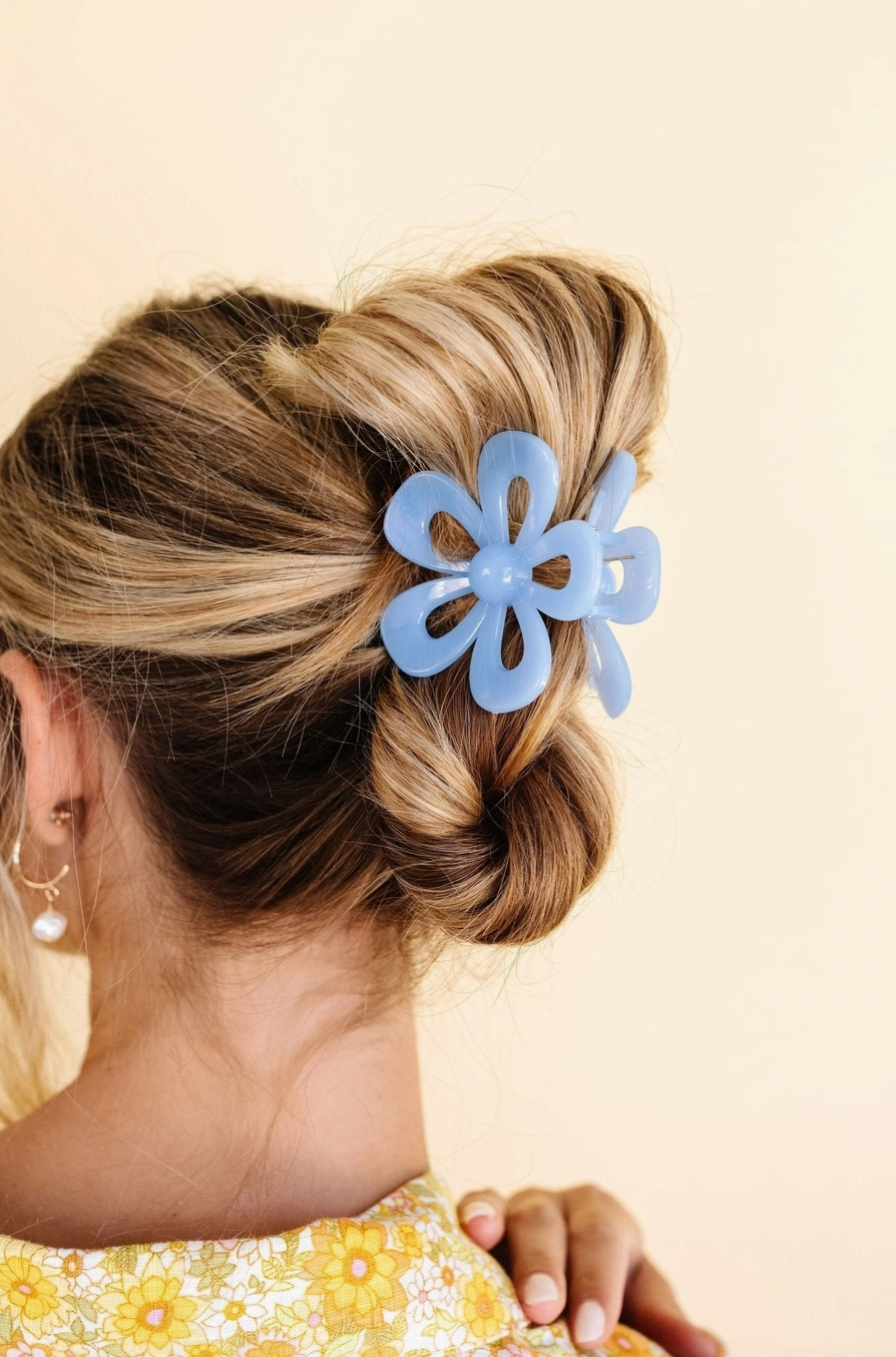 Cutout Flower Claw Clip