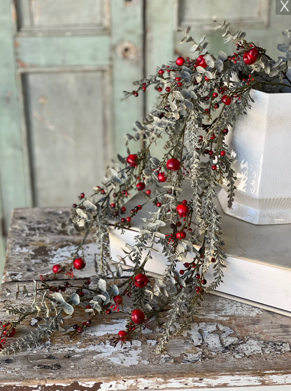 Cashel Berry Eucalyptus Hanging | 33"