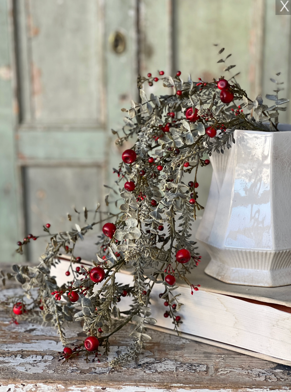 Cashel Berry Eucalyptus Hanging | 33"